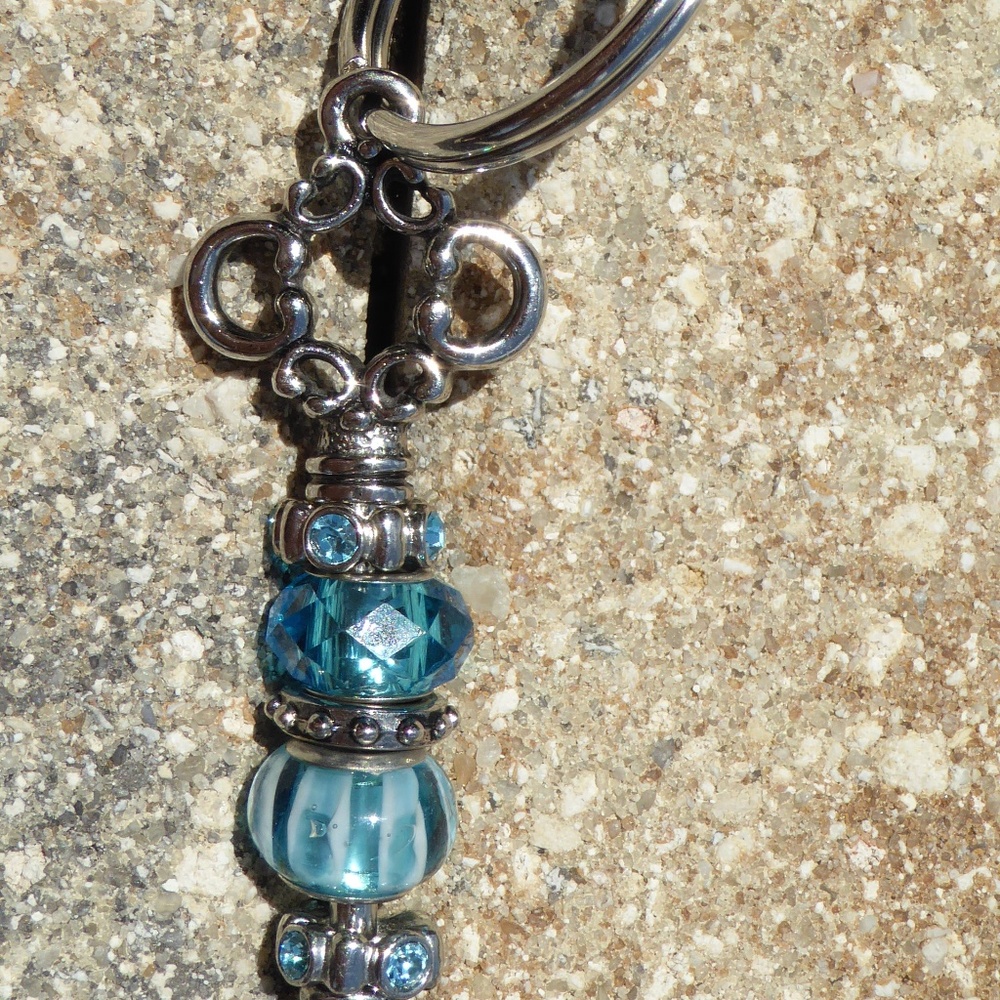 Handmade Keychain Blue Rhinstone Glass Acrylic Bea - Picture 2 of 3